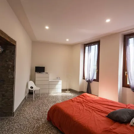 Wake Surf House Bed and Breakfast Sulzano
